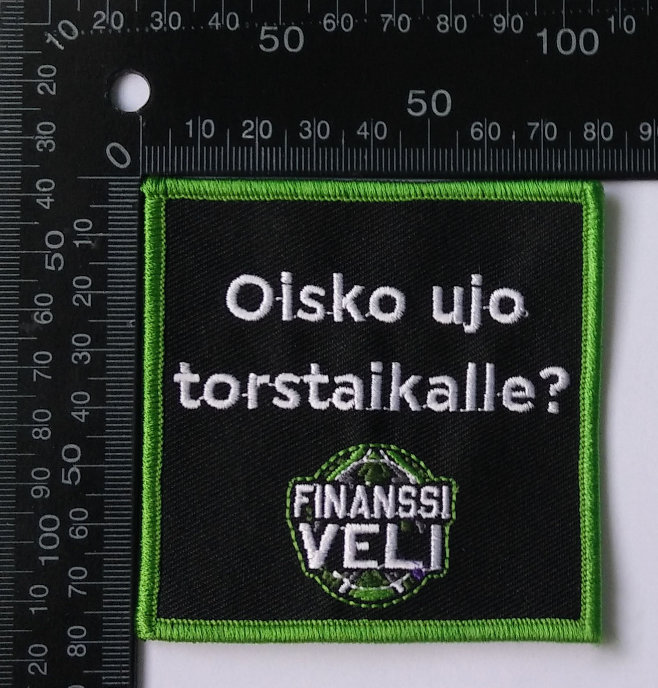Haalarimerkki, oisko ujo torstaikalle eli kaarle xii, edestä
kyl sä tiiät voin olla sun finanssiveli uniikki rahispusakka toppaliivi fleeceliivi
opiskelijoiden haalarimerkit haalarimerkki opiskelija mitat